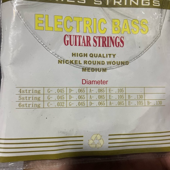 Electric bass string sets 2 packs new - Picture 4 of 4